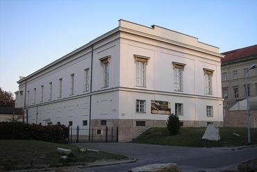 A múzeumnak jelenleg otthont adó épület a Ludovika campuson. Forrás: Wikimedia Commons