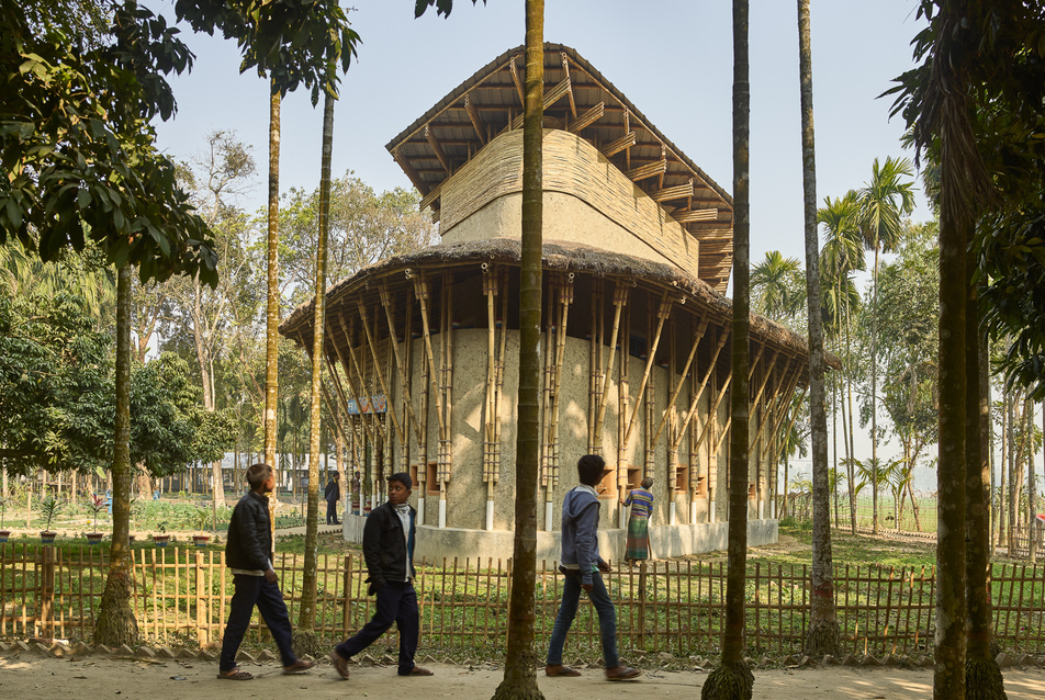 Táncoló földfalak – a Studio Anna Heringer Anandaloy épülete Bangladesben