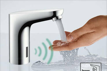 Szenzoros, érintésmentes csaptelep. Forrás: Hansgrohe