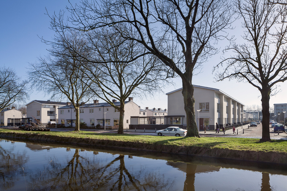 Az új építésű és a meglévő sorházak együttese. Építész: Steenhuis Bukman Architecten. Fotó: Jannes Linders