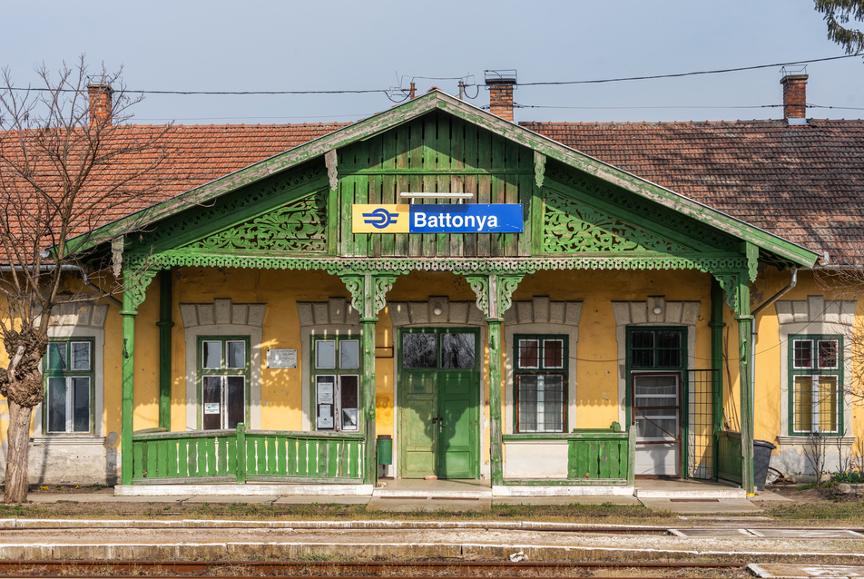 Újjászületésre várva – Az egykori Arad–Csanádi Vasút állomásépületei