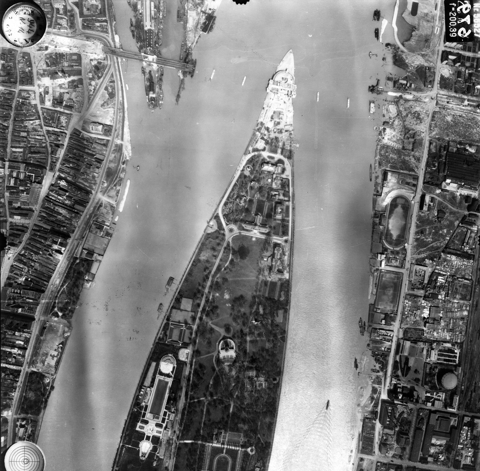 Légifotó az épülő Árpád hídról, 1944. Forrás: Fortepan / Magyar Királyi Honvéd Légierő