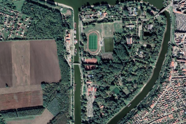 A bajai Petőfi-sziget, a leendő sportuszoda és élményfürdő helyszíne. Forrás: Google Maps