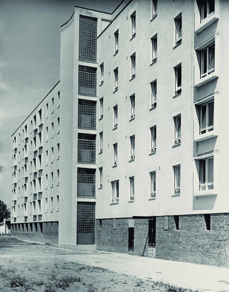 Snopper Tibor: 320 fős leánykollégium Újszegeden. Terv: 1964, épült: 1964-1965. Fotó: Buzsáki Ferenc.
