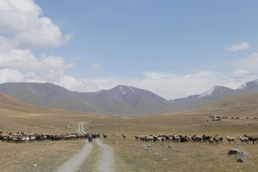 Kerékpártúra, Kirgisztán, Karakol hágó előtt +3100m – fotó: Virág Péter