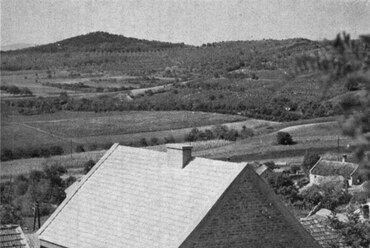 A tihanyi orvosi rendelő a hatvanas évek elején. Tervező: Zilahy István és Szekeres József / Forrás: Magyar Építőművészet 9 (1960) 6. 24.	