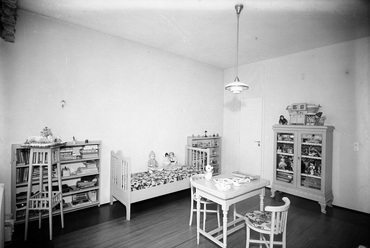 Radó-Walter Marika gyerekszobája a Walter Rózsi-villa 2. emeletén. 1936 körül. Seidner Zoltán fotója. MÉM MDK Fotótár