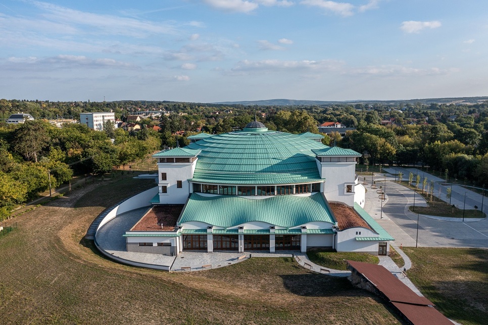 Uszoda, Gödöllő. Forrás: Prefa