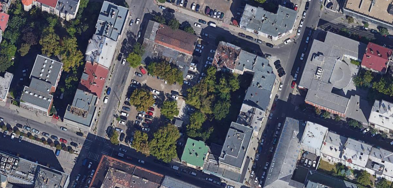 A XIII. kerületi tömb a Victor Hugo utca felől nézve - a ház a jelenlegi parkoló helyén épülhet meg. Forrás: Google Maps