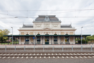 Gödöllői vasútállomás, Királyi Váró – Hajós Építész Iroda – fotó: Török Tamás