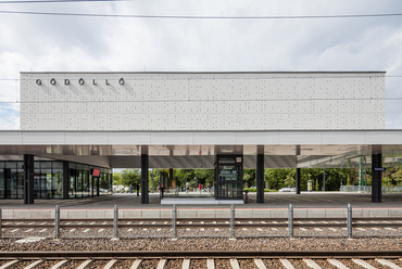 Gödöllői vasútállomás – Hajnal Építész Iroda Kft. – fotó: Török Tamás