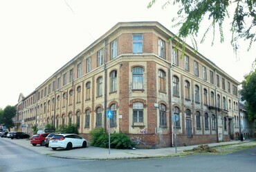 Az egykori Metalloglobus Rt. gyárépülete a Mór utcában. Forrás: Wikimedia Commons / 12akd