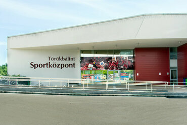 A törökbálinti sportközpont épülete. Forrás: torokbalint.hu