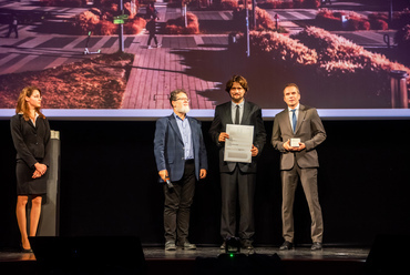 Austrotherm Energiahatékonysági Különdíja – Paulinyi and Partners – Etele Pláza – díjátadó: Kruchina Sándor / Austrotherm – fotó: Építészfórum