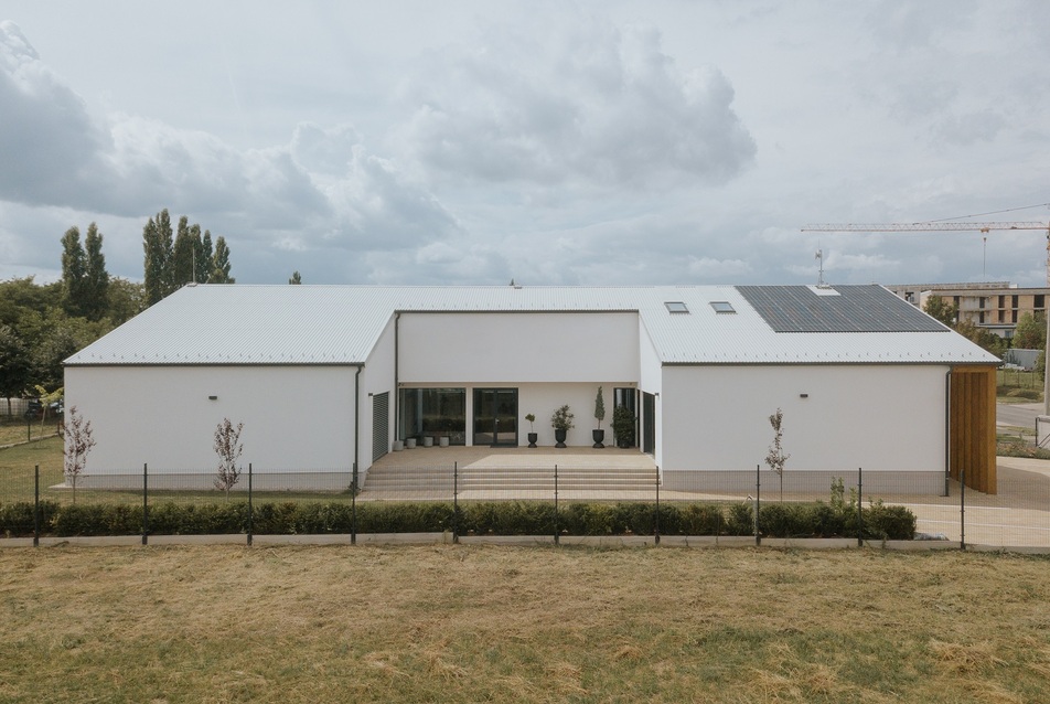 Egy fogászati vállalkozás központja Sopronban