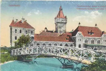 A parancsnoki épület hátsó (északi) homlokzata egy 1910-es képeslapon. Az itteni park és dísztó helyére az 1950-es években került betonozott alakulótér.