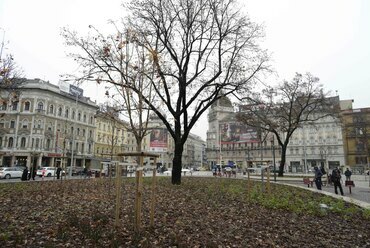 A felújított fővárosi Blaha Lujza tér az átadás napján, 2022. december 10-én. MTI/Koszticsák Szilárd