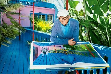 David Hockney a Taschen Kiadónál megjelent, 35 kilogrammos könyvével. Fotó: byflou.com