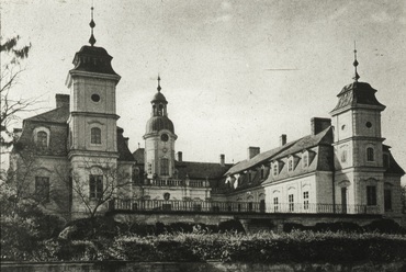Az első kastélymegbízás: a cseklészi Esterházy-kastély bővítése, Fotó: Révhelyi Elemér, a Kuny Domokos Múzeum gyűjteményéből