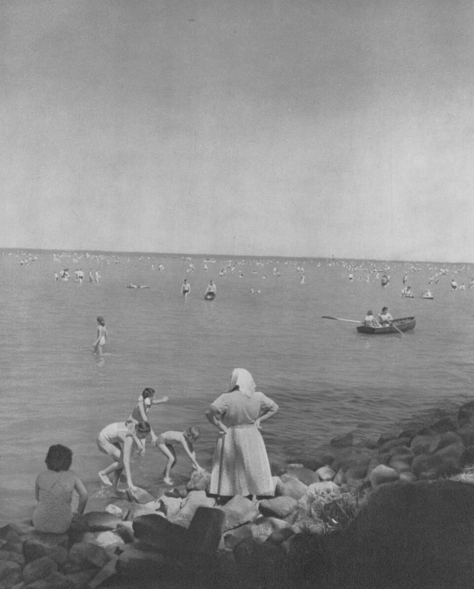 Forrás: Illyés Gyula – Reismann János: Balaton. Corvina Kiadó, Budapest, 1962. Digitális Irodalmi Akadémia: https://konyvtar.dia.hu/xhtml/illyes_gyula/Illyes_Gyula-Balaton.xhtml