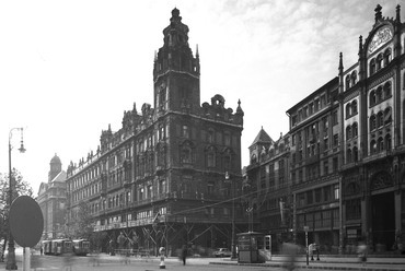 fortepan_9118: Ferenciek tere (Felszabadulás tér) 1960. Forrás: Fortepan / UVATERV