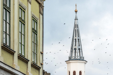 A lyukacsos toronysisak annyira megosztotta a gyülekezetet, hogy 60 év után is fontos kérdés volt a "befejezése". Ekkor Sándy Gyula építészt kérték fel, aki azonban visszautasította a munkát, mondván a torony "úgy jó, ahogy van"