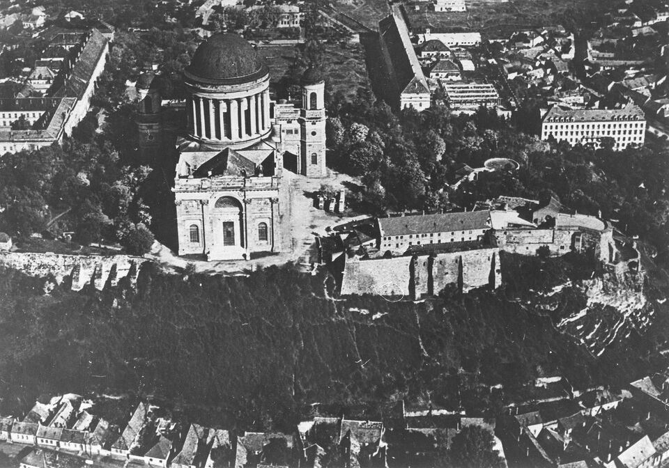 Kép forrása - Nagy Emese: Az esztergomi királyi palota, Az 1934–1969 között végzett régészeti kutatások eredményei kézirat illusztrációja