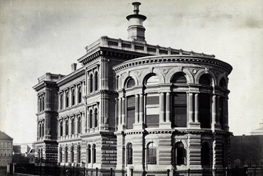 A I. számú Sebészeti Klinika épülete befejezése után, 1880 körül. Fotó: Fortepan / Budapest Főváros Levéltára / Klösz György fényképei