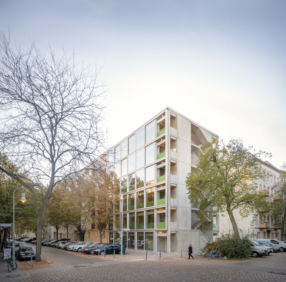 Wohnregal Apartments and Ateliers, Berlin, Németország. (2019) Tervező:  FAR frohn&rojas. Fotó: ArchDaily