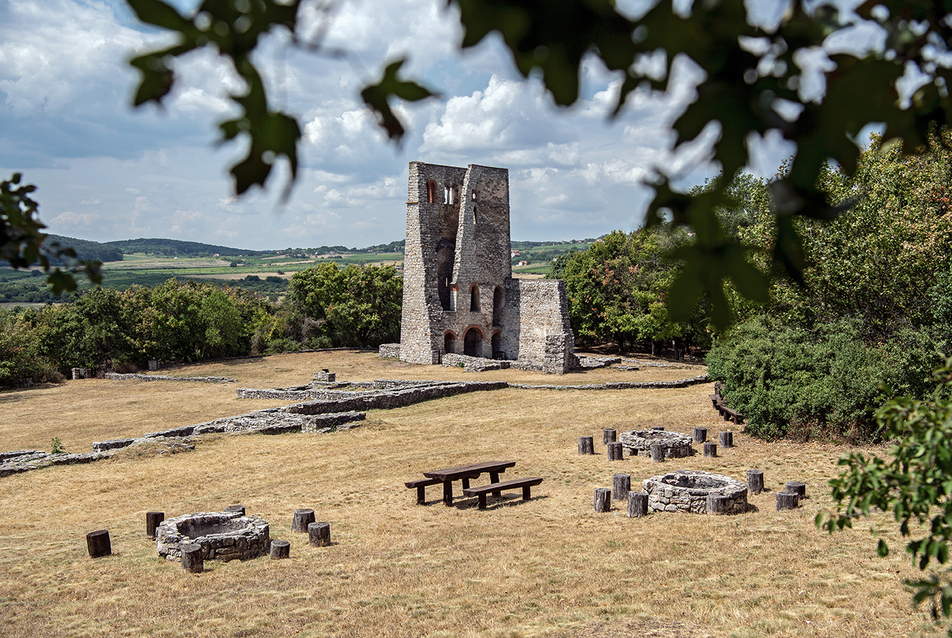 Itt a legújabb sétakönyv nyárra – Templomséták a Balaton körül