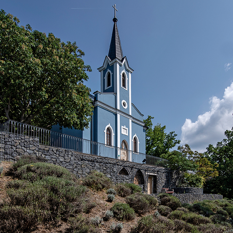 Kék kápolna Balatonbogláron, Fotó: Bődey János