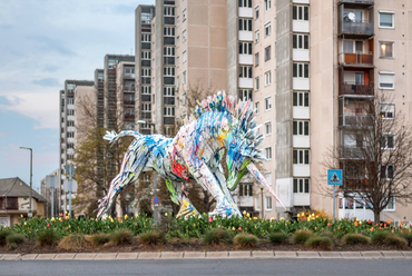 Szőke Gábor Miklós Unikornis című szobra a KolorCity program kezdete, azaz 2013 óta áll az egyik belvárosi körforgalomban. 