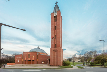 A templom, és tornyának építése teljes mértékben 2007-re fejeződött be, Rátkainé Kiss Róza és Rátkai Attila tervei alapján. A templombelsőt fedő, mintegy 25 méteres, ellipszoid alakú, faszerkezetű kupola egyedülálló az országban. 