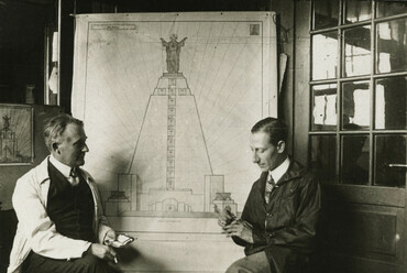 Amerikai Egyesült Államok, New York, jobbra Sajó István építész, 1924. Forrás: Fortepan / 132102
