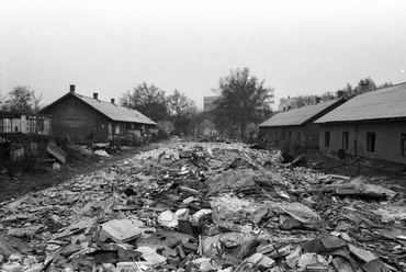 A Kőbányai út 42. alatti 1910-ben épült kislakásos munkáslakótelep bontása, 1986. Forrás: Fortepan / Szalay Zoltán / 197914