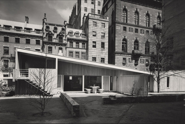 Breuer Marcell: The House in the Museum Garden, New York, USA, 1949. Fotó: Ezra Stoller. Forrás: minniemuse.com
