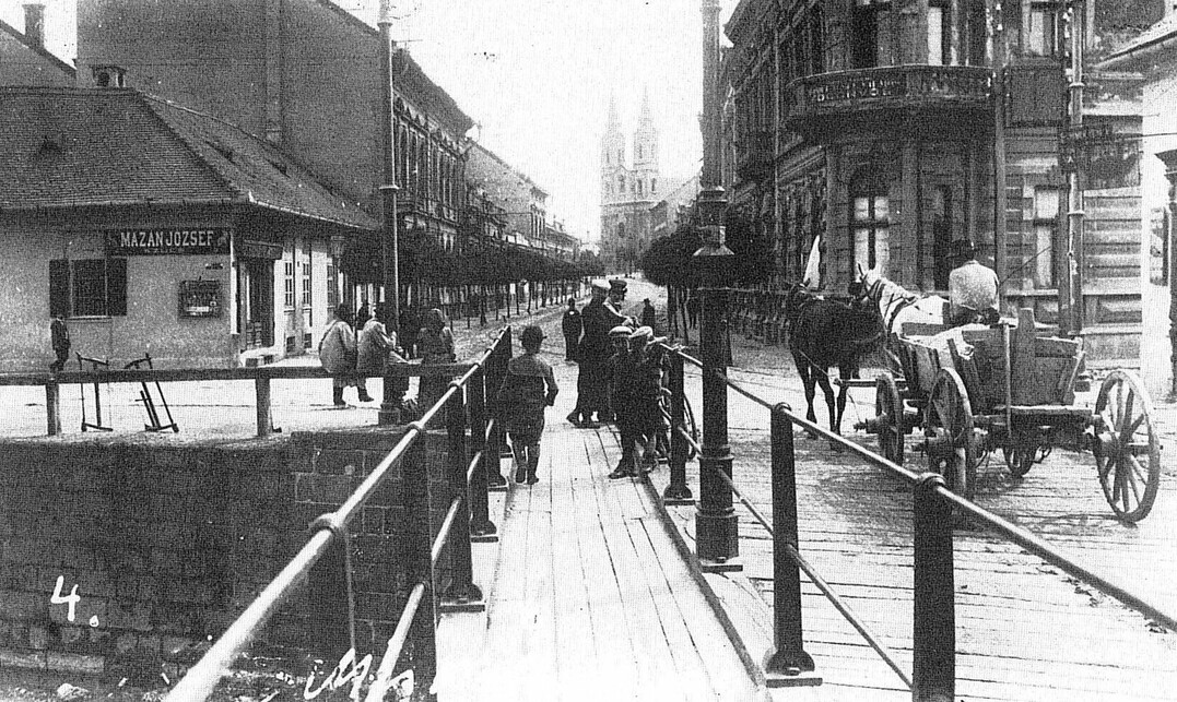 Az egykori Forgó-híd Miskolcon, 1900 körül. Forrás: Wikipedia
