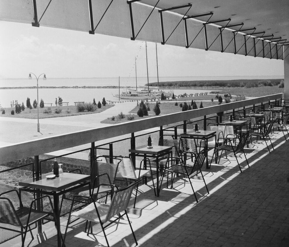 Kikötő a Tátika teraszáról 1962-ben. Forrás: Fortepan / Bauer Sándor

