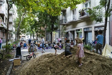 Játszóutca a Barát utcában. / Forrás: Bognár Benedek / BTM Budapest Galéria / FLASZTER
