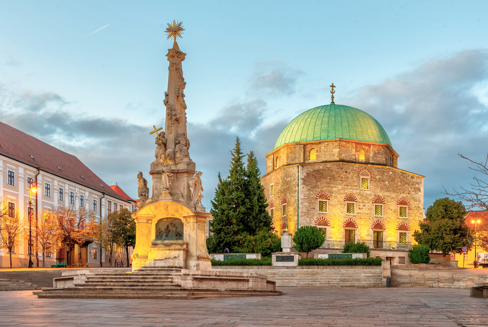 Lecsendesült elegancia: a pécsi Széchenyi tér története