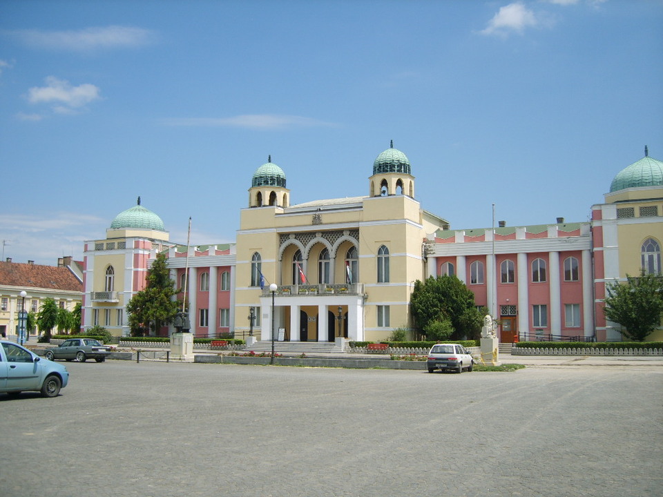 Városháza, Mohács. Forrás: Wikimedia Commons, közkincs.
