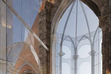Az apszis, háttérben az új kápolnával – Látványterv – A DAW Építész Stúdió terve a zsámbéki öregtemplom és környezetének megújítására
