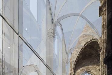 Üvegezett templomtér – Látványterv – A DAW Építész Stúdió terve a zsámbéki öregtemplom és környezetének megújítására
