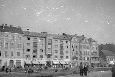 Fő tér, 1955. Forrás: Fortepan
