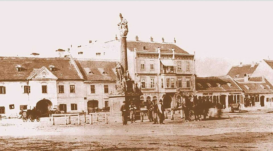 A Fő tér északi oldala valamikor a 19. század második felében. Forrás: Balló László
