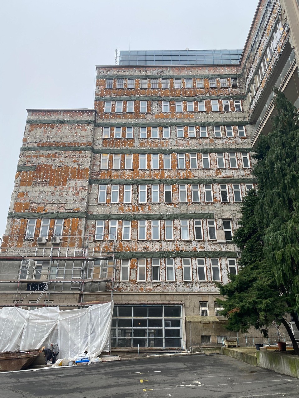 A Kútvölgyi Klinikai Tömb – felújítás előtti állapot
