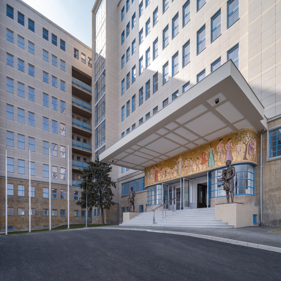 A Kútvölgyi Klinikai Tömb a felújítás után – fotó: Bujnovszky Tamás
