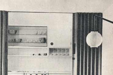 Az „527” jelű lakóépület jellegzetes konyhaképe // Tervező: Mináry Olga, 1960 körül // Fotó: Kiscelli Múzeum Fotótára, Budapest
