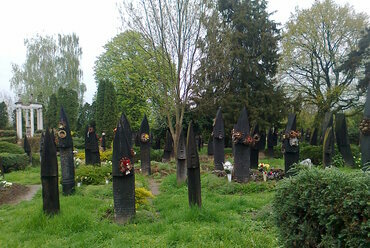 Csónakos fejfás temető, Kölcsey Ferenc síremlékével. Forrás: Wikizoli - o/Wikipedia
