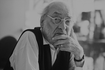 Gaetano Pesce // Forrás: https://www.italiandesignclub.com/2024/01/18/gaetano-pesce-a-master-of-design-and-architecture/
